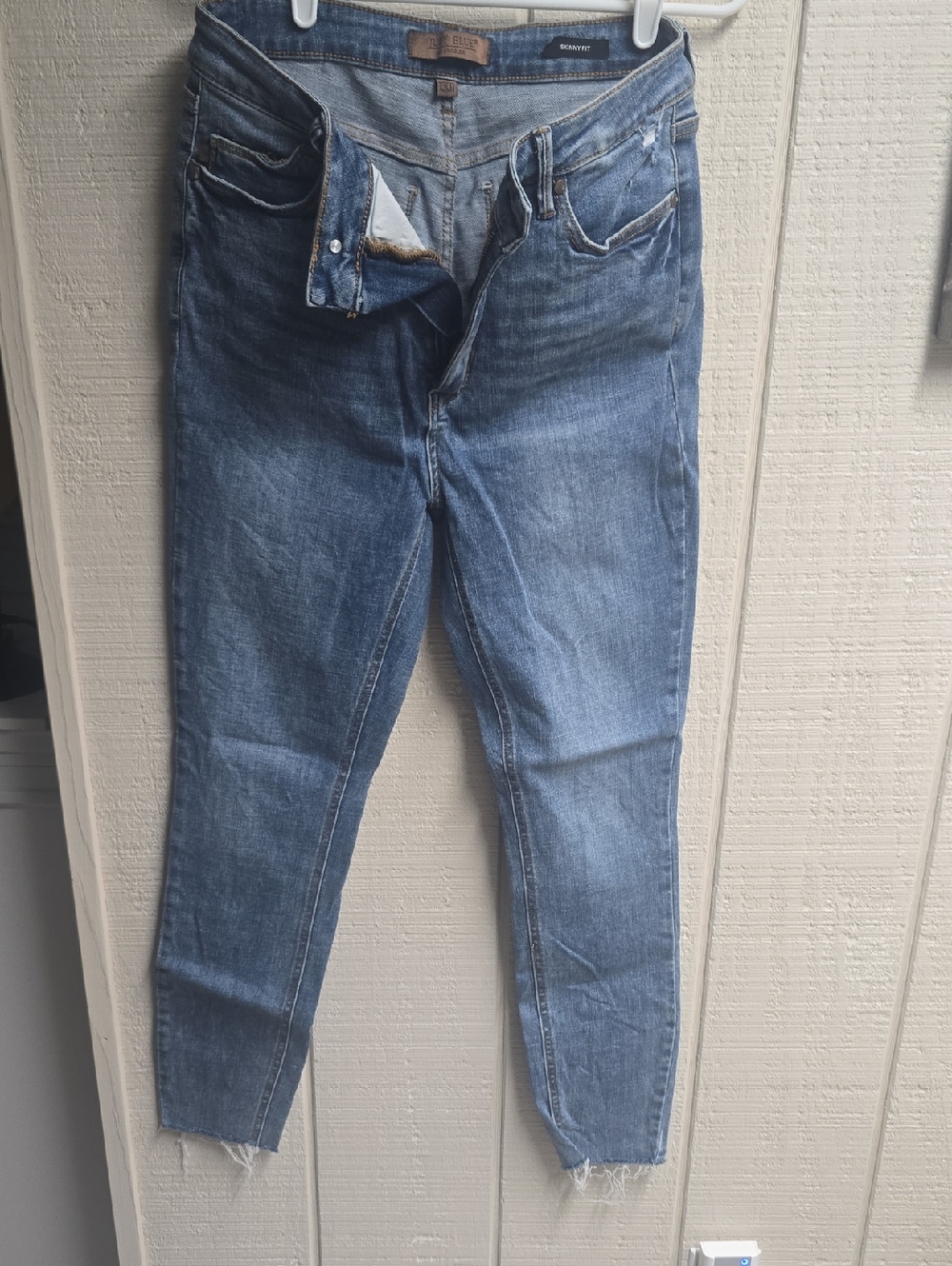 Judy Blue Mid-Blue Cropped Slim Jeans